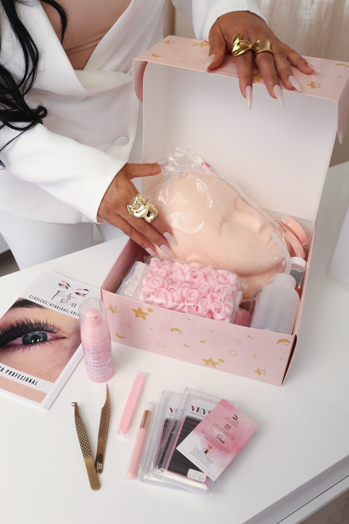 Student kit with mannequin